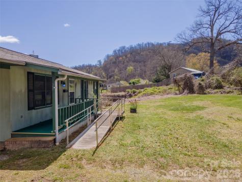 21 Queen Street Sylva NC 28779