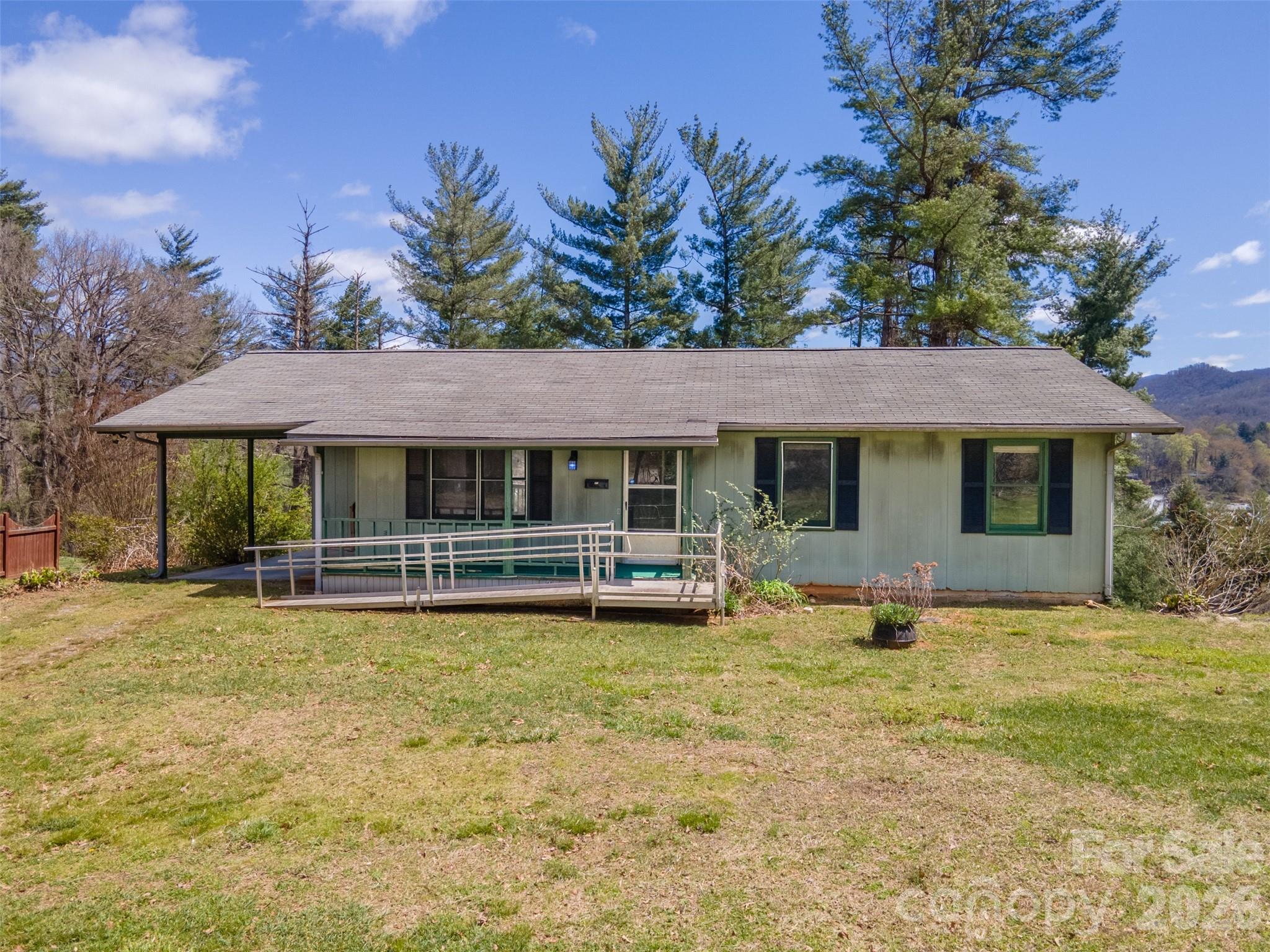 21 Queen Street Sylva NC 28779