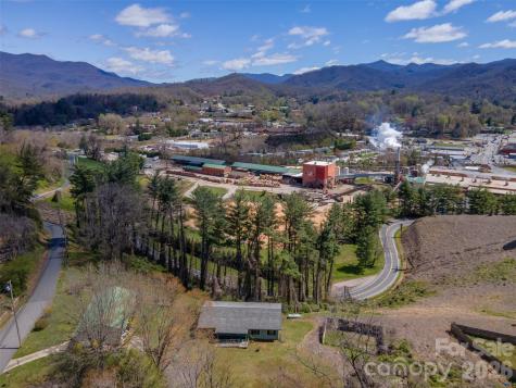 21 Queen Street Sylva NC 28779