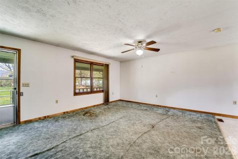 21 Queen Street Sylva NC 28779