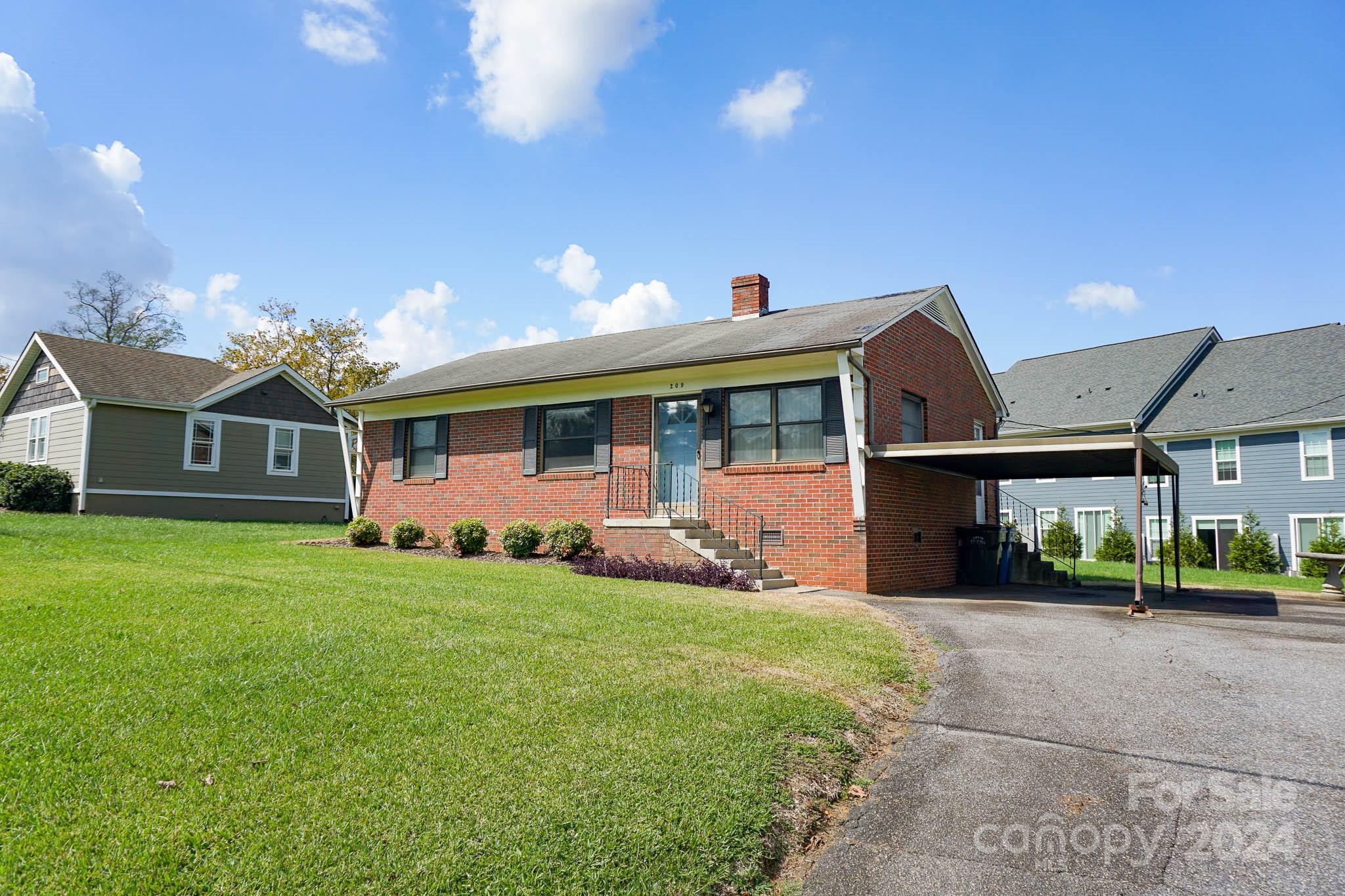 209 29th Avenue NE Hickory NC 28601