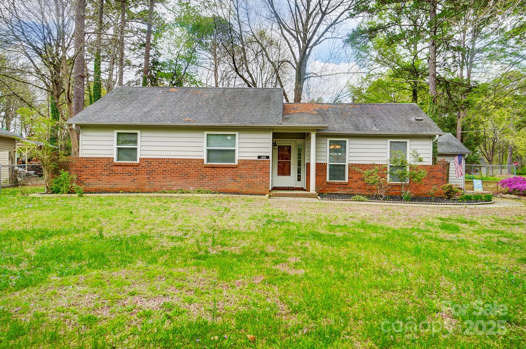 1212 Robinhood Circle Charlotte NC 28227