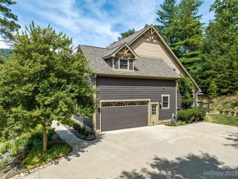 40 Village Pointe Lane Asheville NC 28803