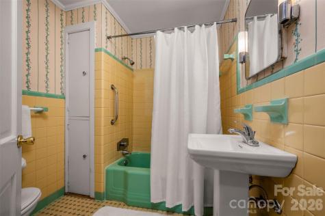 151 S Magnolia Street Forest City NC 28043