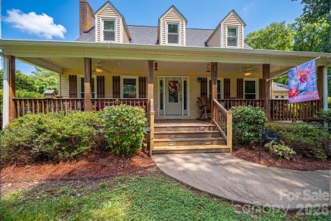 2402 Elmwood Circle Dallas NC 28034