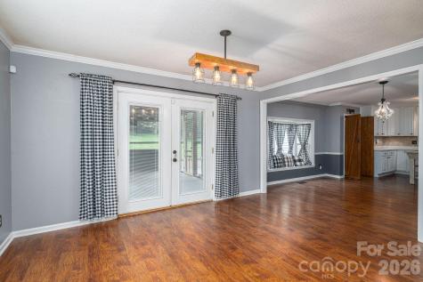 2402 Elmwood Circle Dallas NC 28034