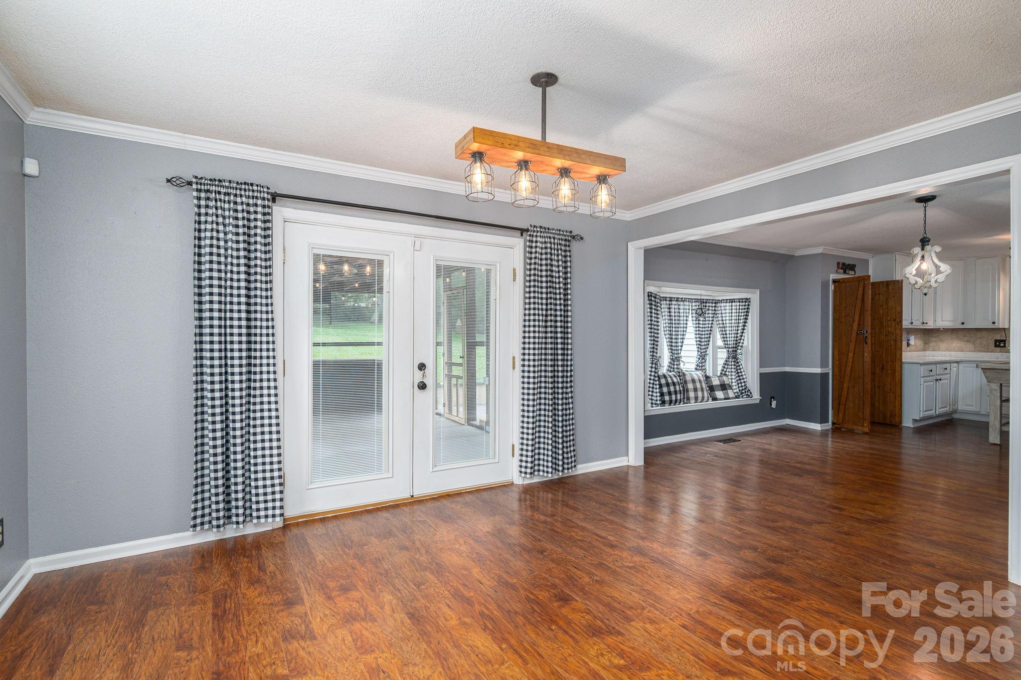 2402 Elmwood Circle Dallas NC 28034