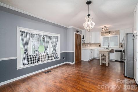 2402 Elmwood Circle Dallas NC 28034