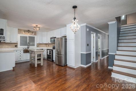 2402 Elmwood Circle Dallas NC 28034