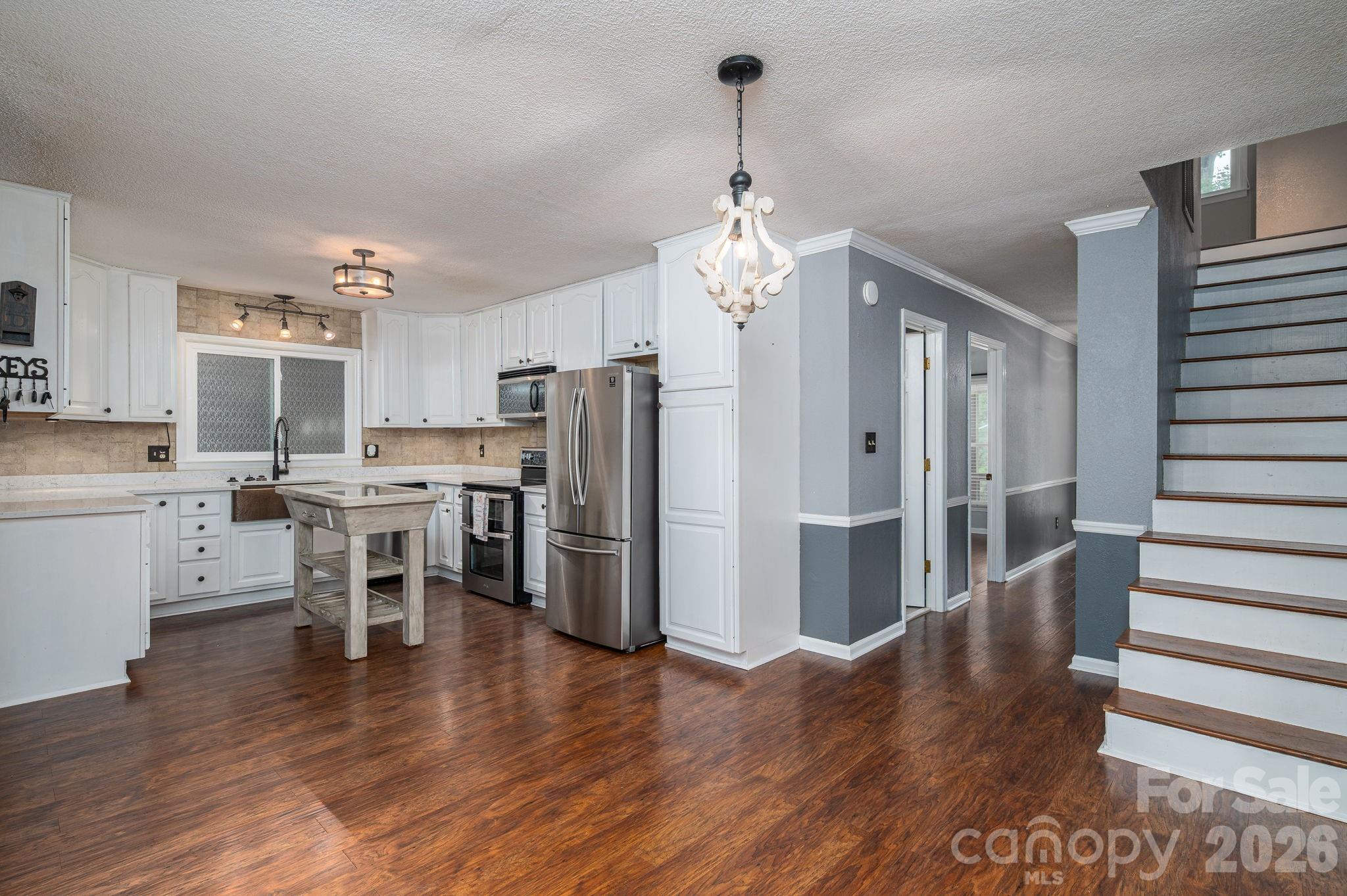 2402 Elmwood Circle Dallas NC 28034