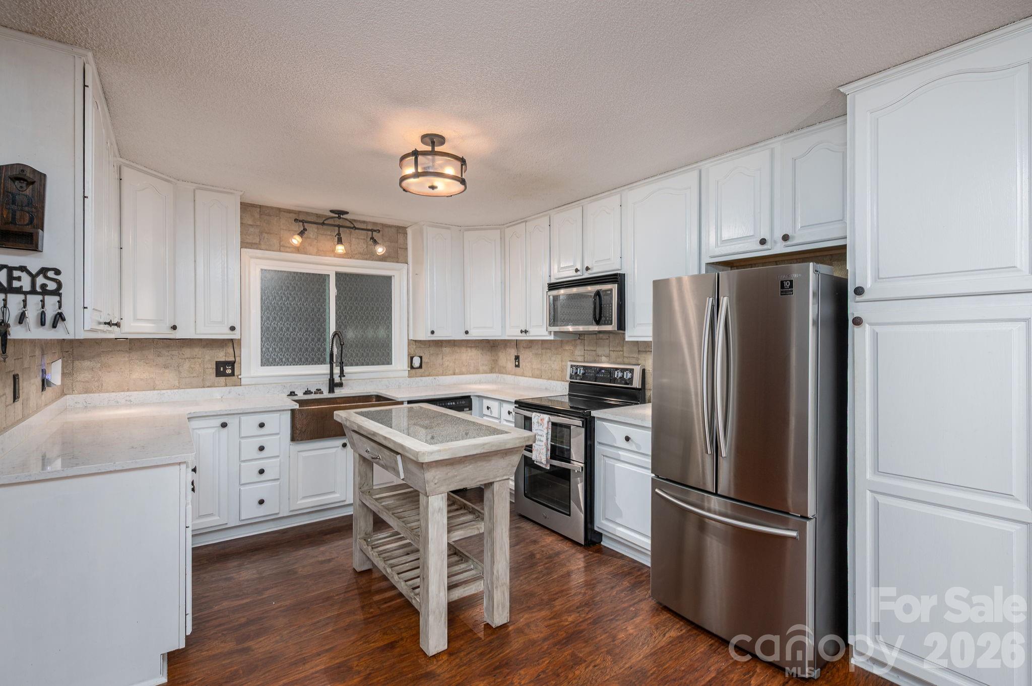 2402 Elmwood Circle Dallas NC 28034