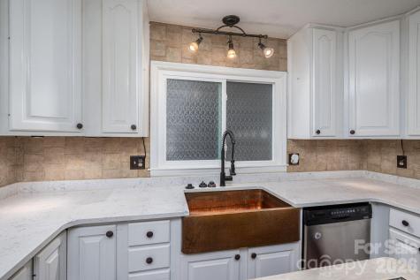2402 Elmwood Circle Dallas NC 28034