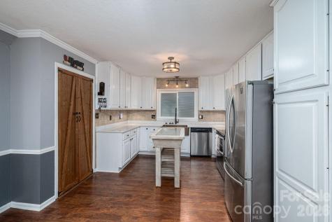 2402 Elmwood Circle Dallas NC 28034
