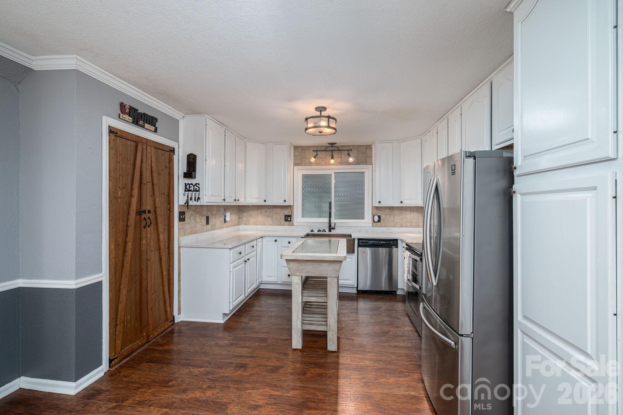 2402 Elmwood Circle Dallas NC 28034