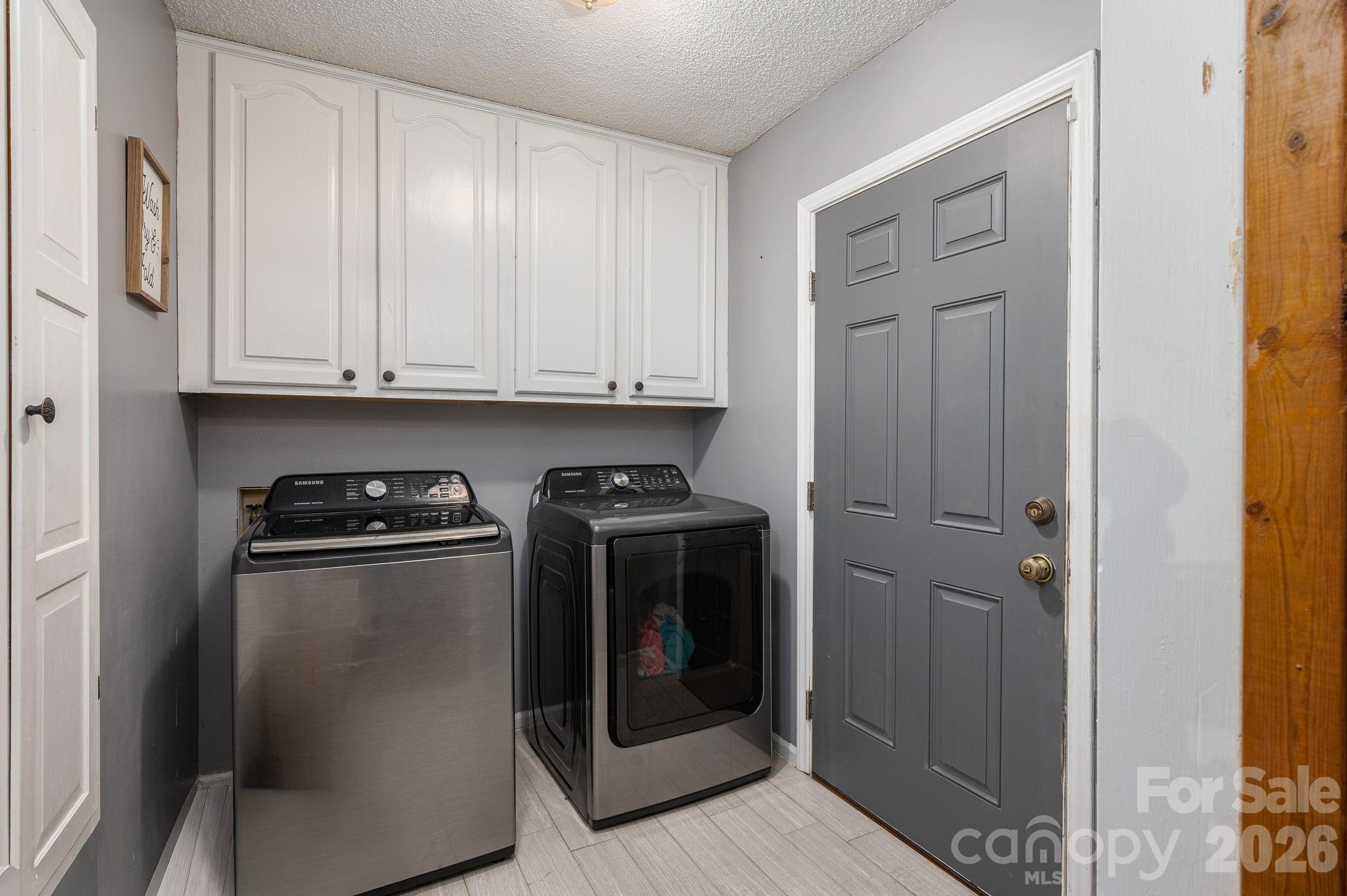 2402 Elmwood Circle Dallas NC 28034