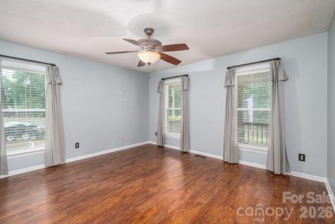 2402 Elmwood Circle Dallas NC 28034