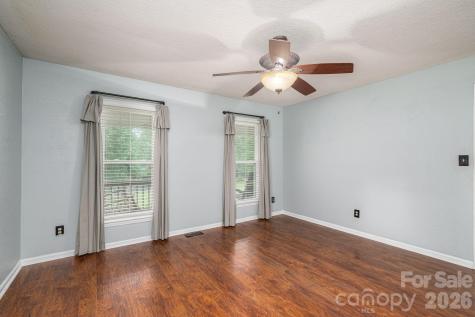 2402 Elmwood Circle Dallas NC 28034