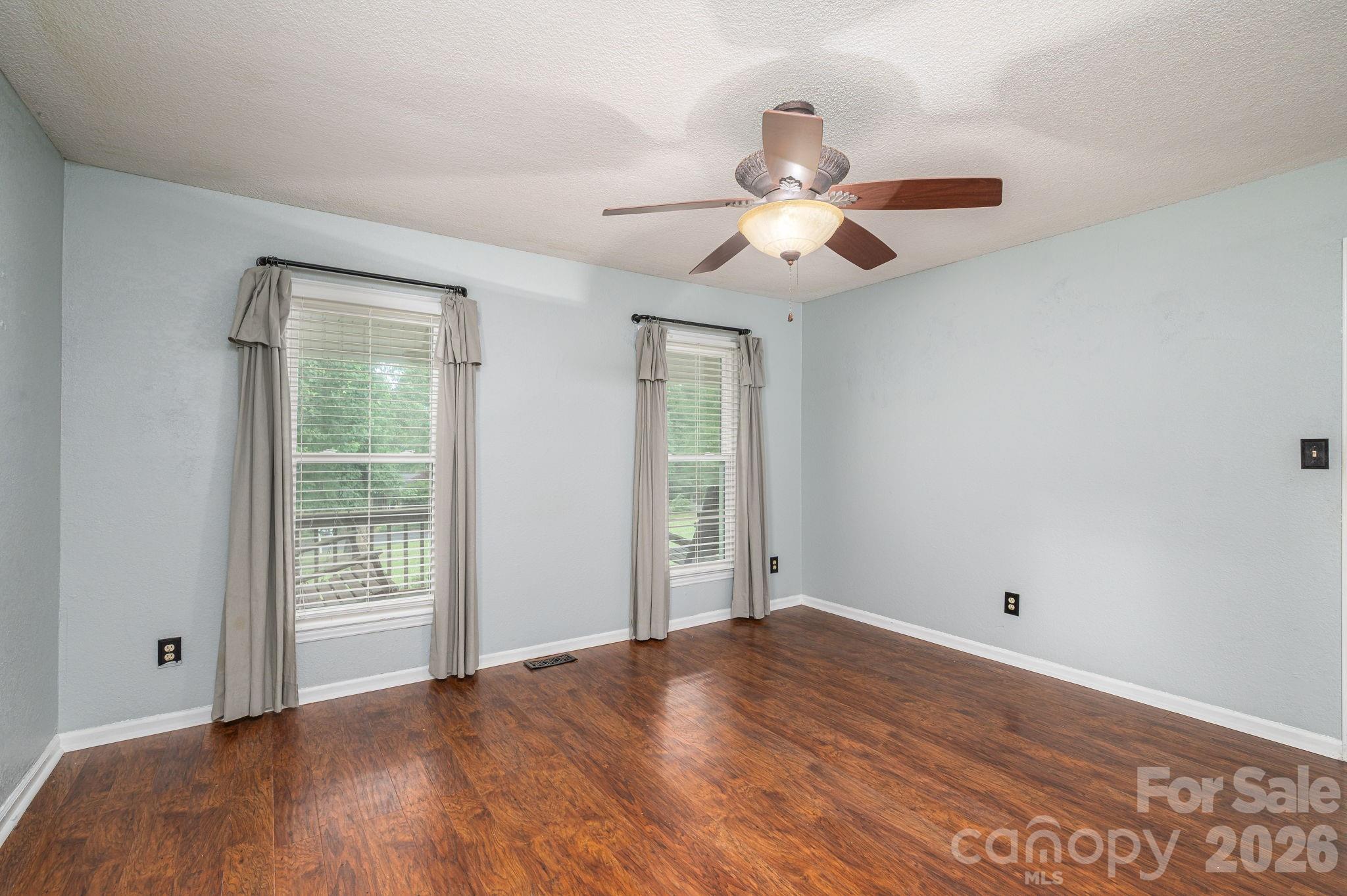 2402 Elmwood Circle Dallas NC 28034