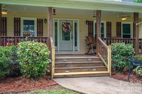 2402 Elmwood Circle Dallas NC 28034