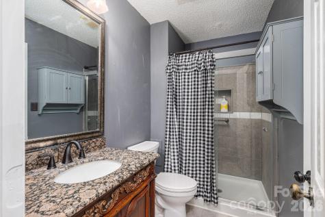 2402 Elmwood Circle Dallas NC 28034