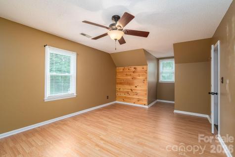 2402 Elmwood Circle Dallas NC 28034