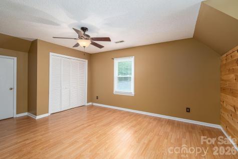 2402 Elmwood Circle Dallas NC 28034