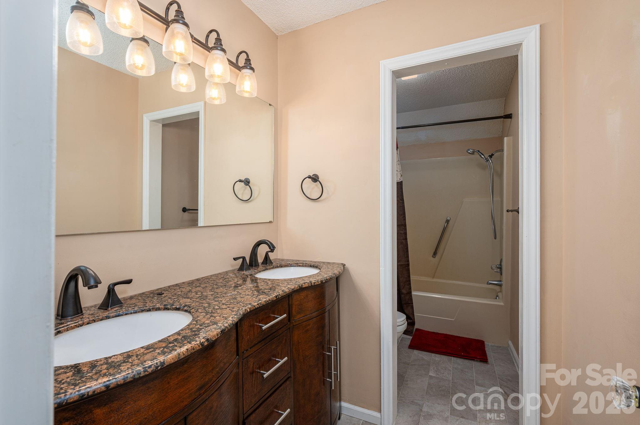 2402 Elmwood Circle Dallas NC 28034