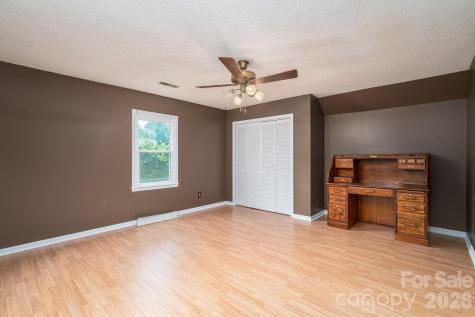 2402 Elmwood Circle Dallas NC 28034