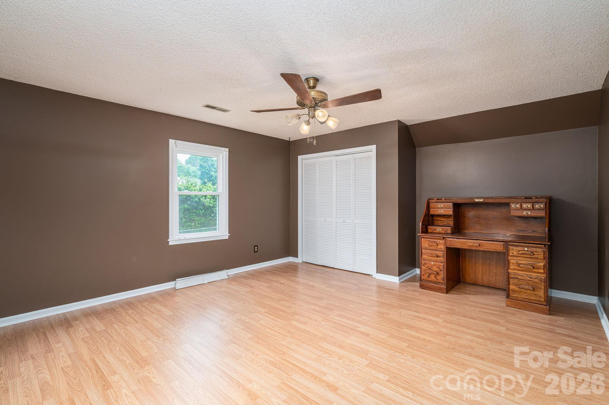 2402 Elmwood Circle Dallas NC 28034