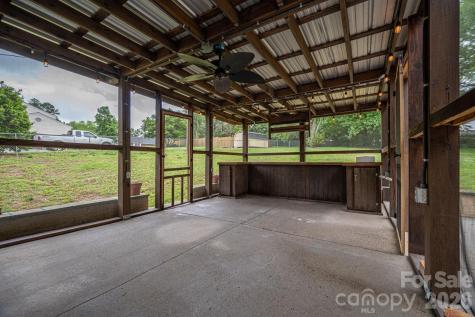 2402 Elmwood Circle Dallas NC 28034