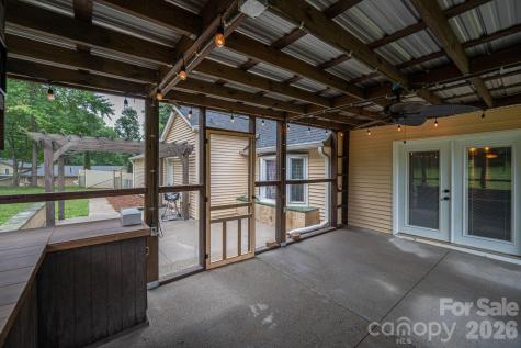 2402 Elmwood Circle Dallas NC 28034