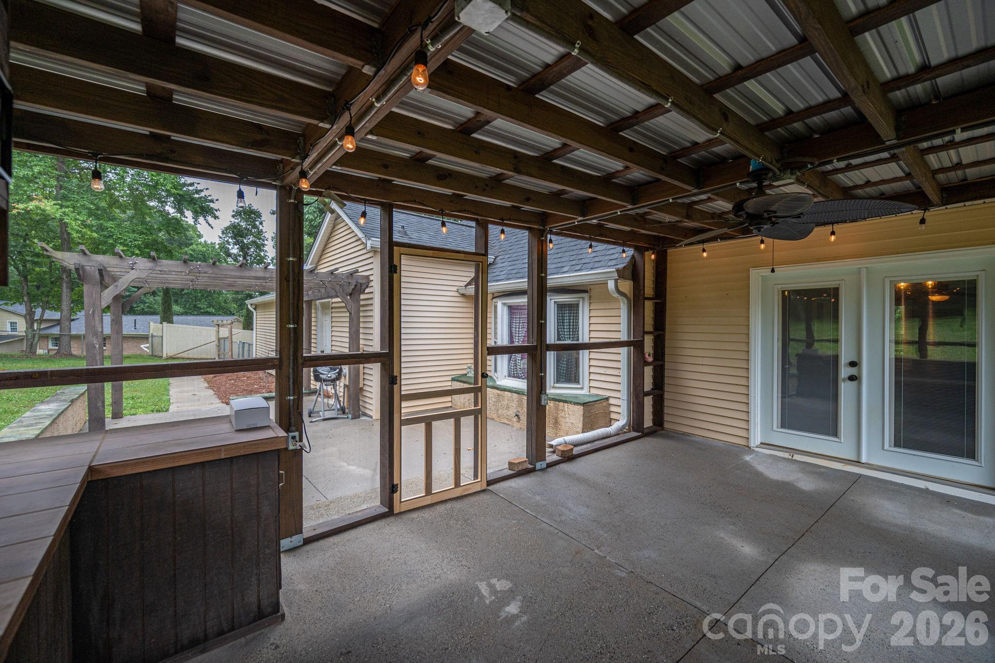 2402 Elmwood Circle Dallas NC 28034
