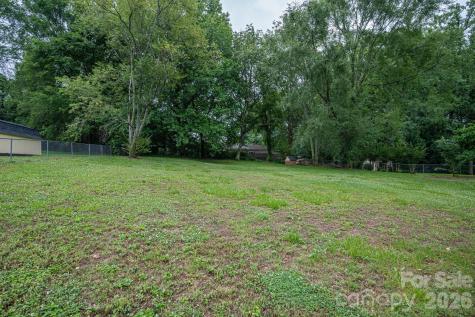 2402 Elmwood Circle Dallas NC 28034