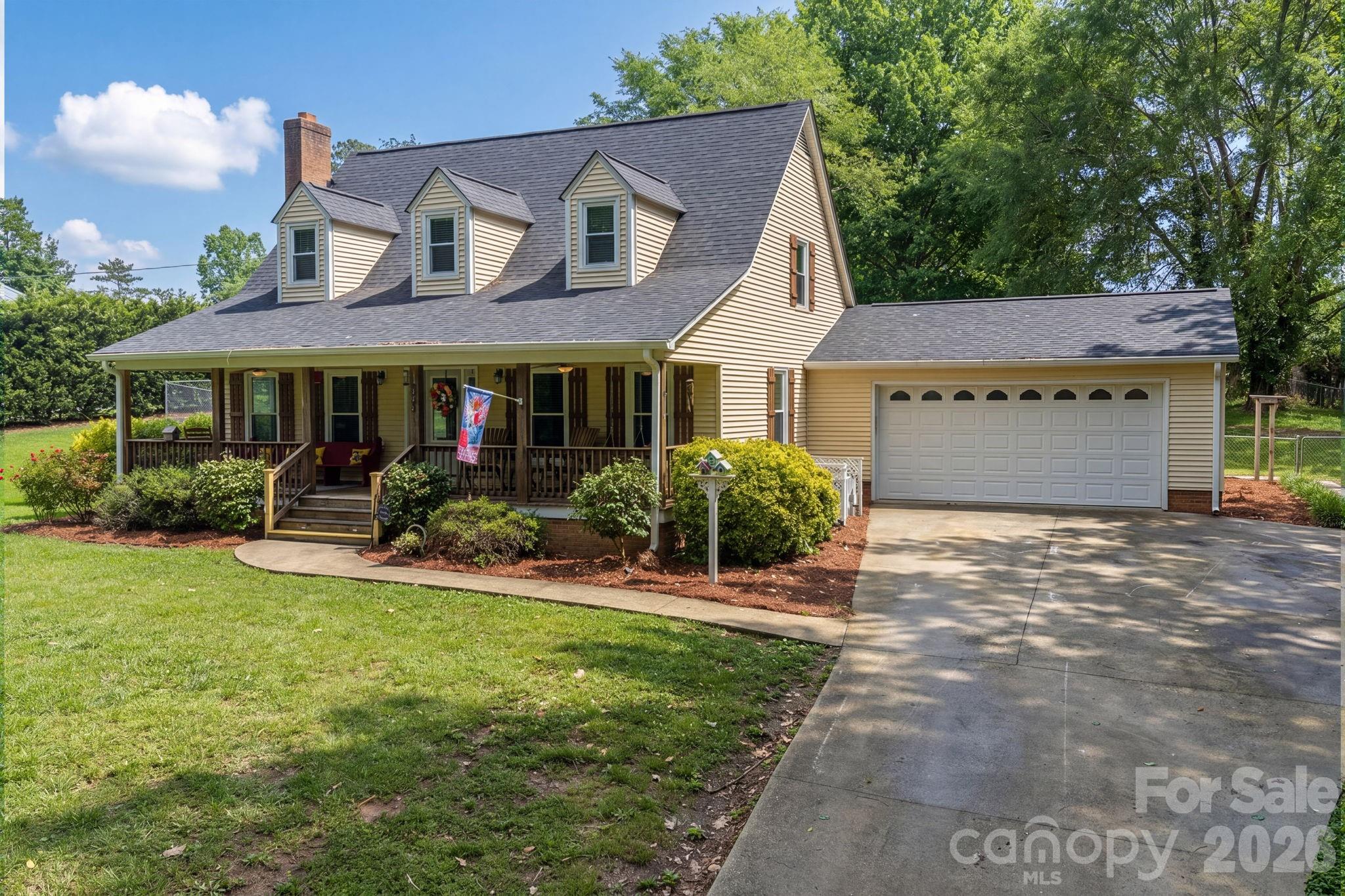 2402 Elmwood Circle Dallas NC 28034