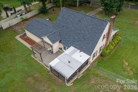 2402 Elmwood Circle Dallas NC 28034