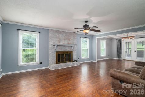 2402 Elmwood Circle Dallas NC 28034