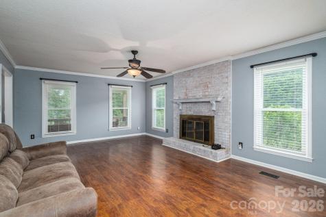 2402 Elmwood Circle Dallas NC 28034
