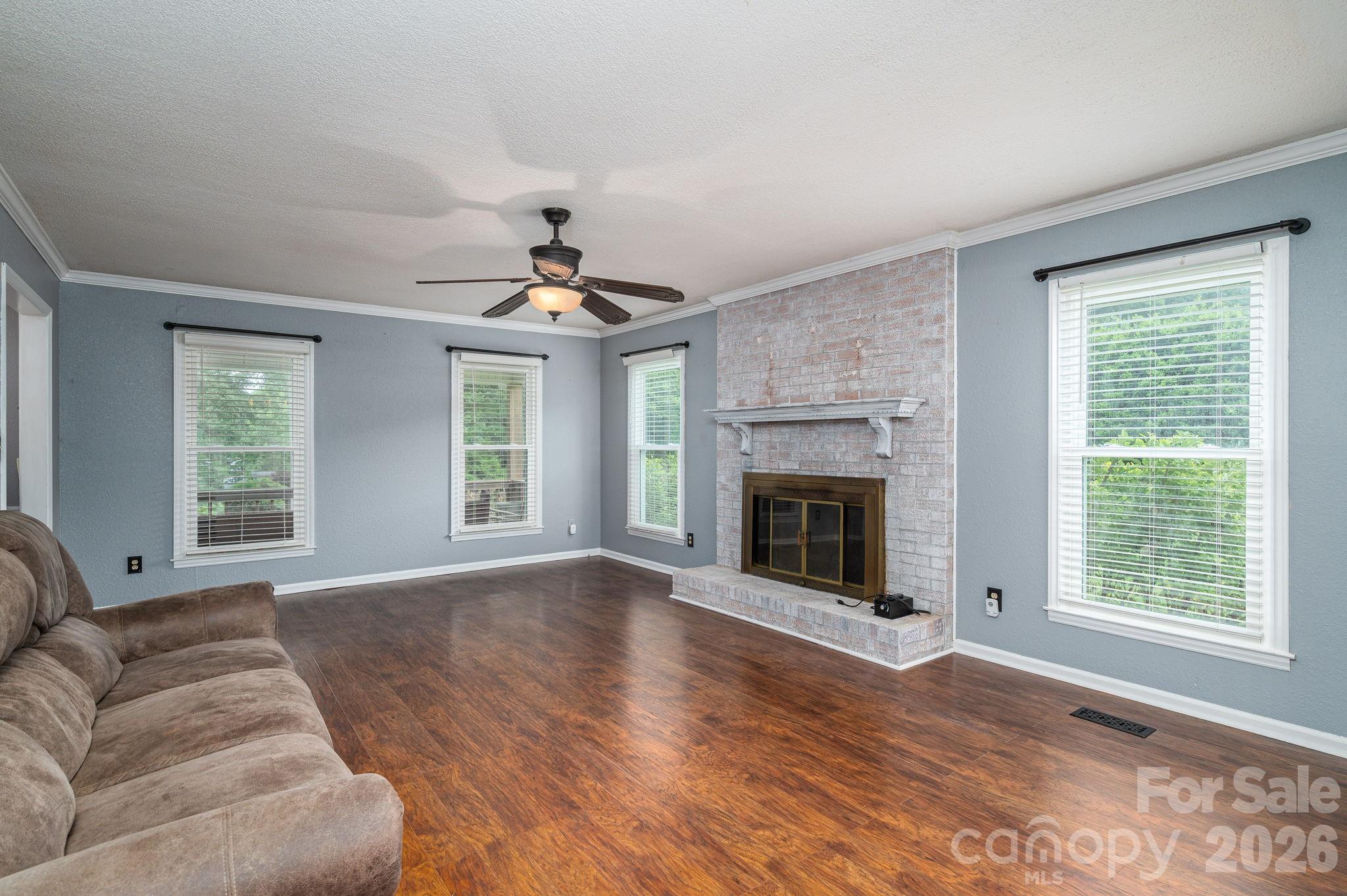 2402 Elmwood Circle Dallas NC 28034