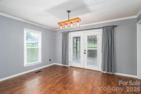 2402 Elmwood Circle Dallas NC 28034