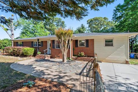 738 Edgemoor Drive Mooresville NC 28115