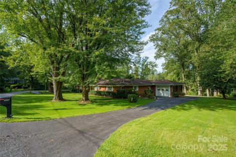 335 Lake Circle Drive Hendersonville NC 28792