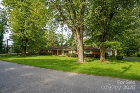 335 Lake Circle Drive Hendersonville NC 28792
