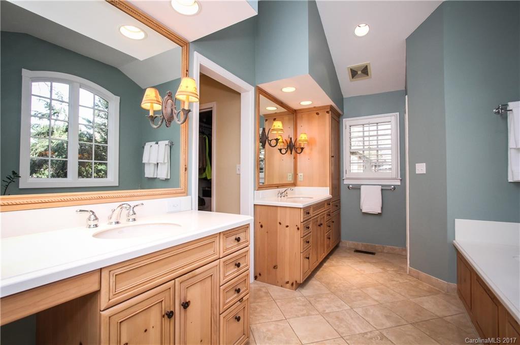 2407 Hobart Court Charlotte NC 28209