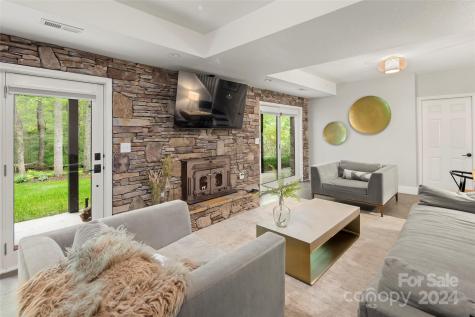 9 Shadowbrook Drive Weaverville NC 28787