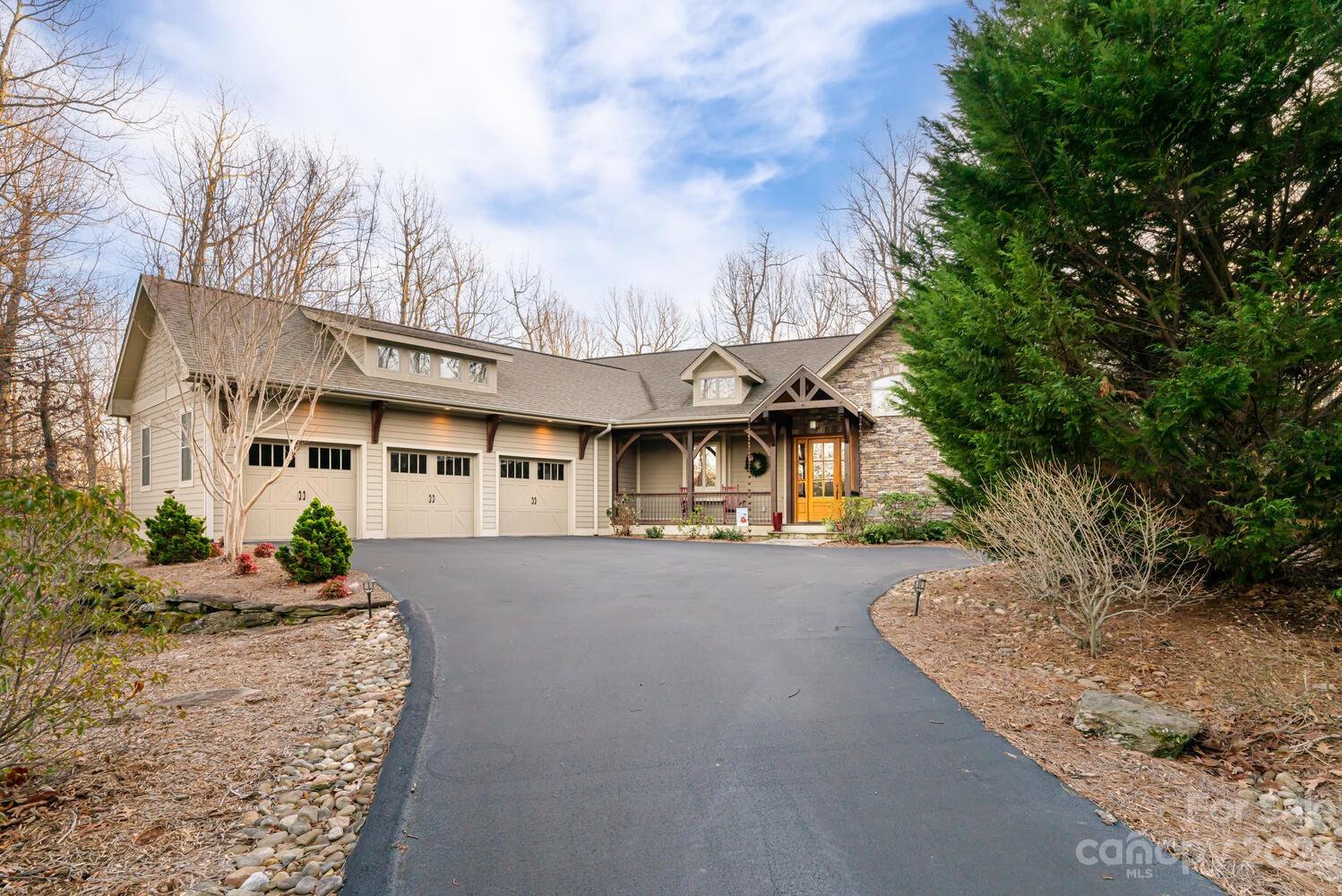 142 Pinnacle Peak Lane Flat Rock NC 28731