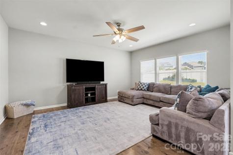 5144 Thomasville Drive Belmont NC 28012