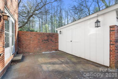 1411 Kensington Road Hendersonville NC 28791