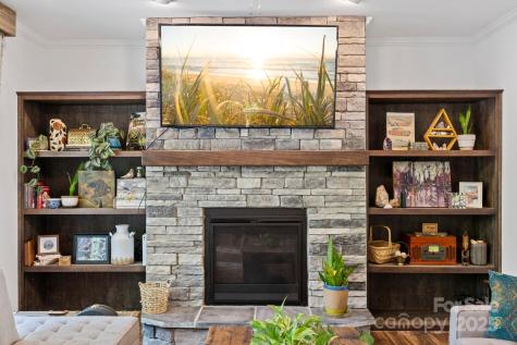 281 Crooked Creek Estate Old Fort NC 28762