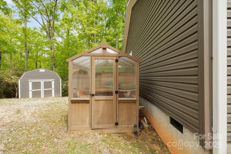 281 Crooked Creek Estate Old Fort NC 28762