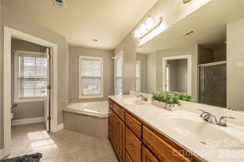 2640 Ironwood Drive Hickory NC 28602